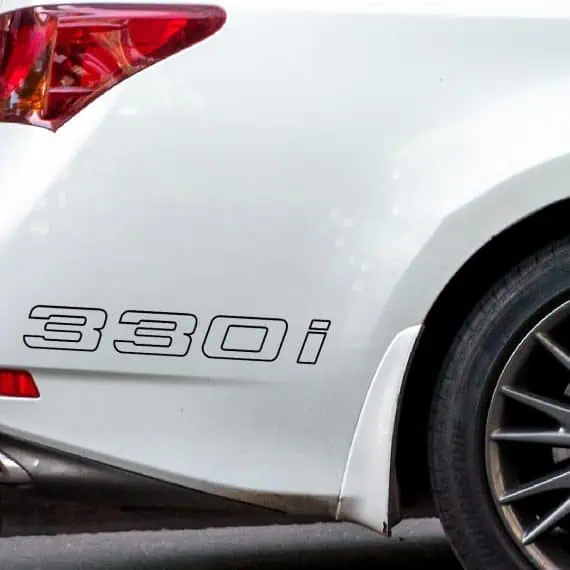Nalepka za avto BMW 330i obrobljeno besedilo