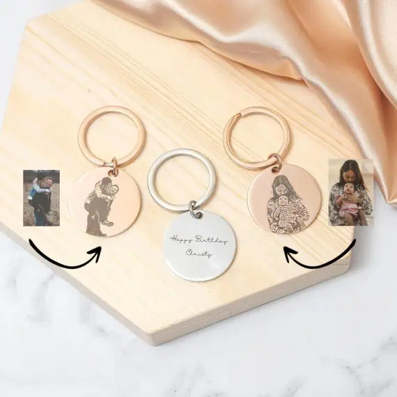 Personalizirana gravirana slika na obesku za ključe