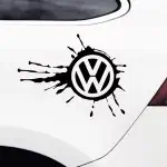 Nalepka Volkswagen logo v packi za avto