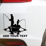 Nalepke oče in sin lovita ribe iz čolna