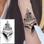 Tattoo nalepka gore in gozd ter trukotnik čudes