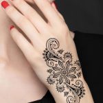 tatu na roki za ženske čipkasti vzorci rož