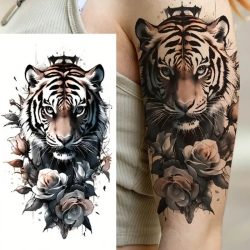 Tetovaža kraljevska moč tigra s prefinjeno eleganco