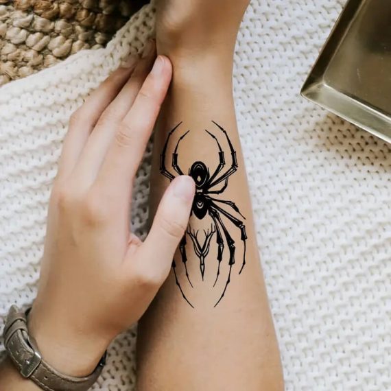 Zalasni tattoo pajek na roki
