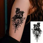 tatu dve ptici in cvet