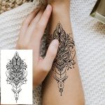 začasna tattoo nalepka čipkasta roža na roki ženske
