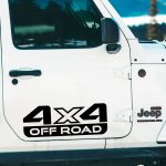 Nalepka z napisom OFF ROAD 4 x 4